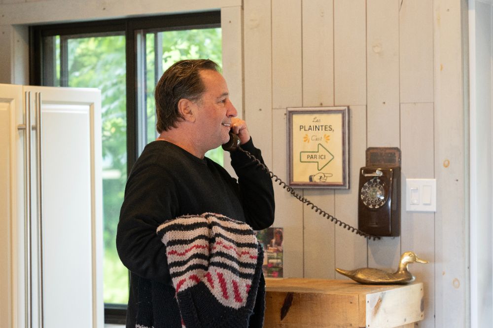 Christian Lefebvre au téléphone